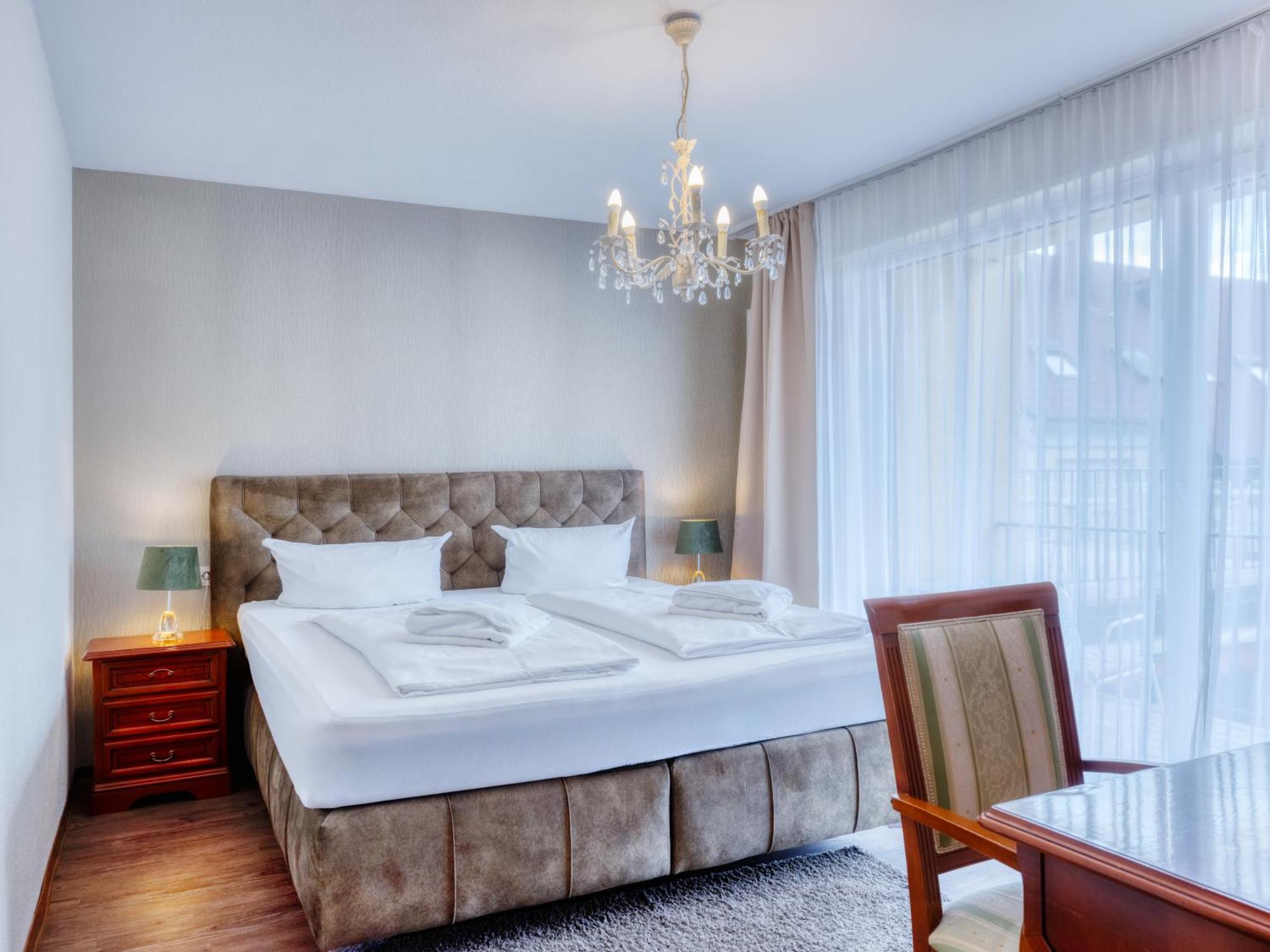 ויארנהים Hotel-Restaurant Central Am Koenigshof מראה חיצוני תמונה