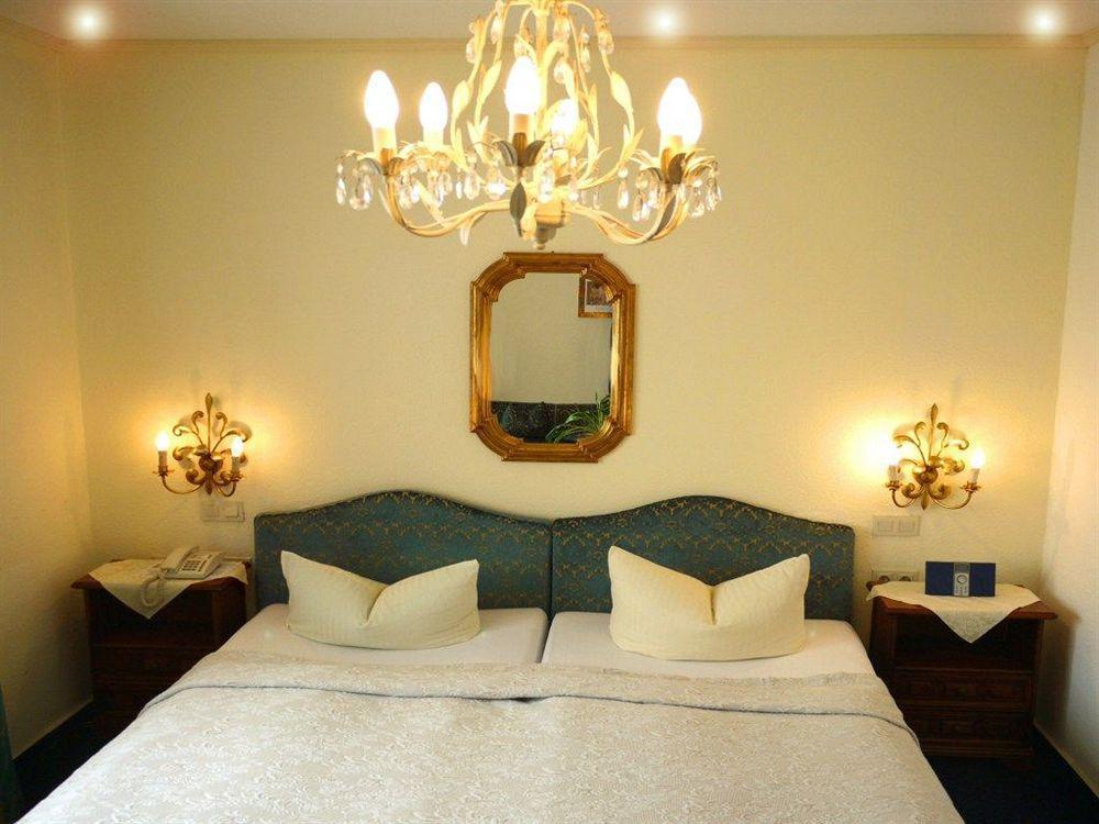 ויארנהים Hotel-Restaurant Central Am Koenigshof מראה חיצוני תמונה